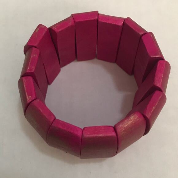 Pink with golden brush color wooden bracelet - Picture 2 of 4